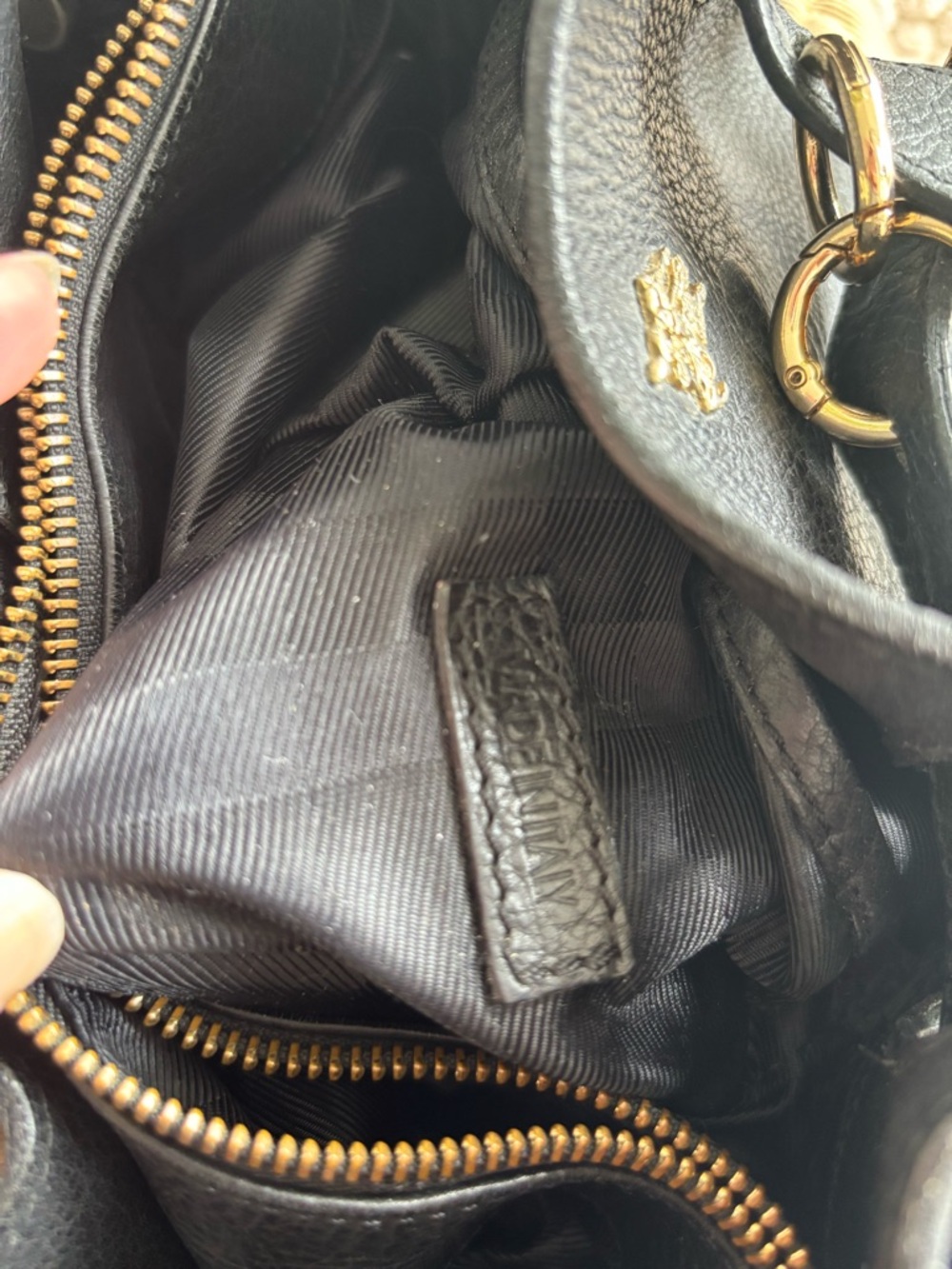 Authentic Burberry Classic Black Leather Vintage Shoulder Bag - Picture 8 of 11
